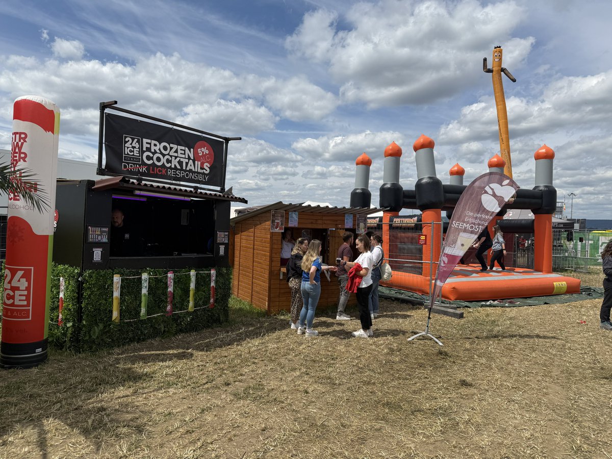 #FoodCourt (2/2) on the #FestivalOhneBands, #Haitlingen / #Dürmentingen, #Germany.

#FoB #camping #food #Essen #foodBooth #Essensstände #Imbiss #Kässpatzen #Kässpätzle #AsiaFood #FrozenCocktails #cocktails #Party #festival #musicFestival #Musikfestival #music #Musik