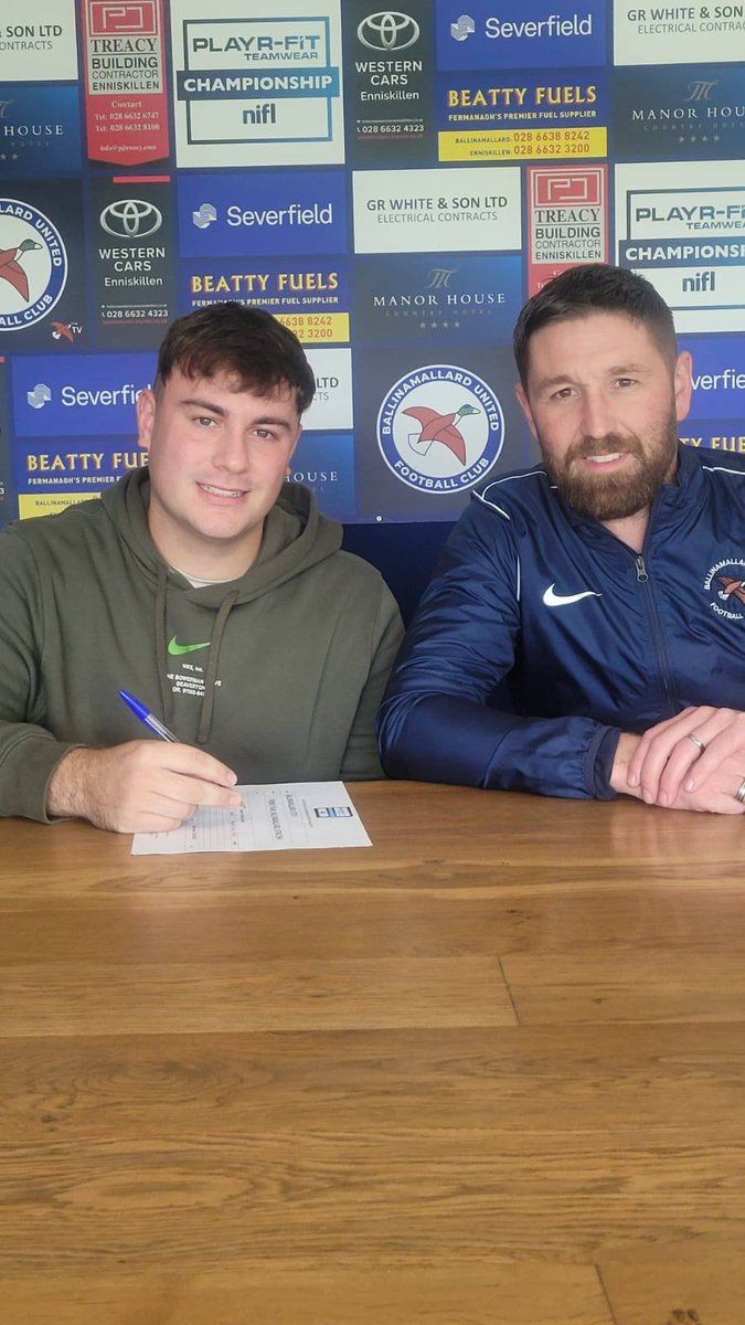 Mallards manager Mark Stafford has secured the services of goalkeeper and former Mallard Jamie Ray and attacking midfielder Marc Walsh.