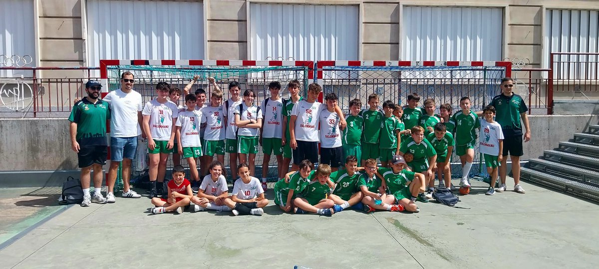 ❤️ Ayer disfrutamos del Torneo #SiempreFuertes en el Colegio Corazonistas.
🤗 2 equipos alevines y 1 infantil pudieron despedir la temporada en una gran jornada de balonmano y convivencia.
🙌🏼 Muchas gracias a <a href="/bmcoras/">Balonmano Coras Madrid</a> por la invitación y la organización.
#LaFuerzaDelVerde 💚💪🏼