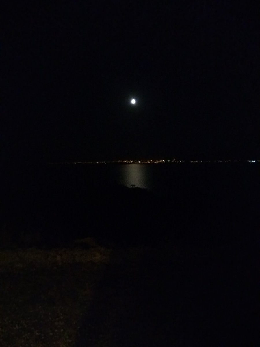 "Sen yıldız istersin,ALLAH sana ay nasip eder... ! Sabret ! 
Hiç bir şeyin hiç bir şeye yetmediği yerde;
Allah her şeye yeter.."Elhamdülillah..