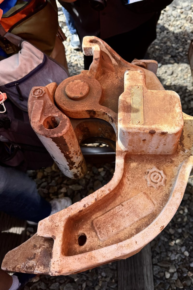 ねぇねぇ奥様、アルピコ交通3000形3003-3004の連結器って、泉北高速鉄道さんのものなんですって！