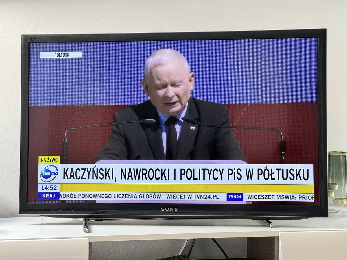Maciej__Szulc's tweet image. Paskowy TVNu dzisiaj w formie 😆