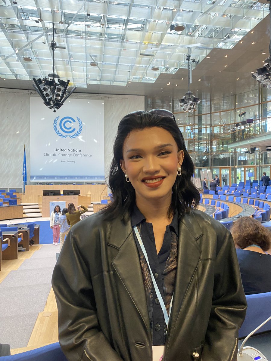 Wait—is it safe to say that I’m the first Filipina drag queen to be at the UN Climate Conference?😭😭

First week’s done, one more to go. Our calls remain the same. Phaseout fossil fuels, more queer representation in the negotiations, and stop false solutions!

#SB62