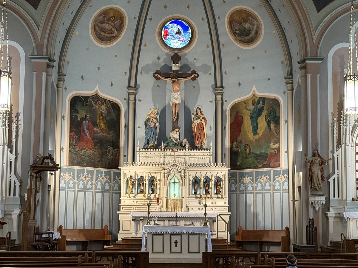 MikeDury's tweet image. Morning mass. This is the oldest Catholic church in the city. I was an altar boy here.
