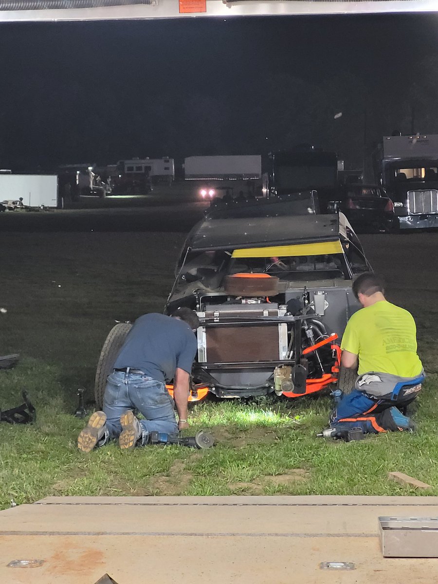 Grossman_Racing's tweet photo. She's not ok... bent, broken, sad... taking applications for a work for food to help get her back in working order... cook is excellent! https://t.co/cdLo0vw3xd
