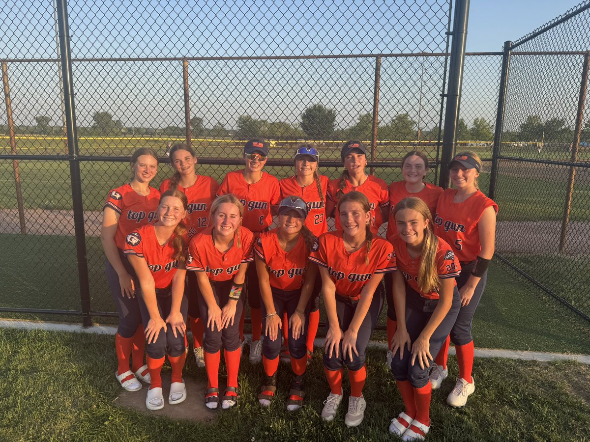 Girls battled for 2 more wins yesterday 18-0 and 3-2 to go 4-0 in pool play at the Top Gun Gateway Showcase!  Pitching, defense, and hitting were all on display.  Bracket starts today at 10 in Warrenton.  

Piper Daugherty with her 2nd HR of the year!   
#Mach10. #Our12