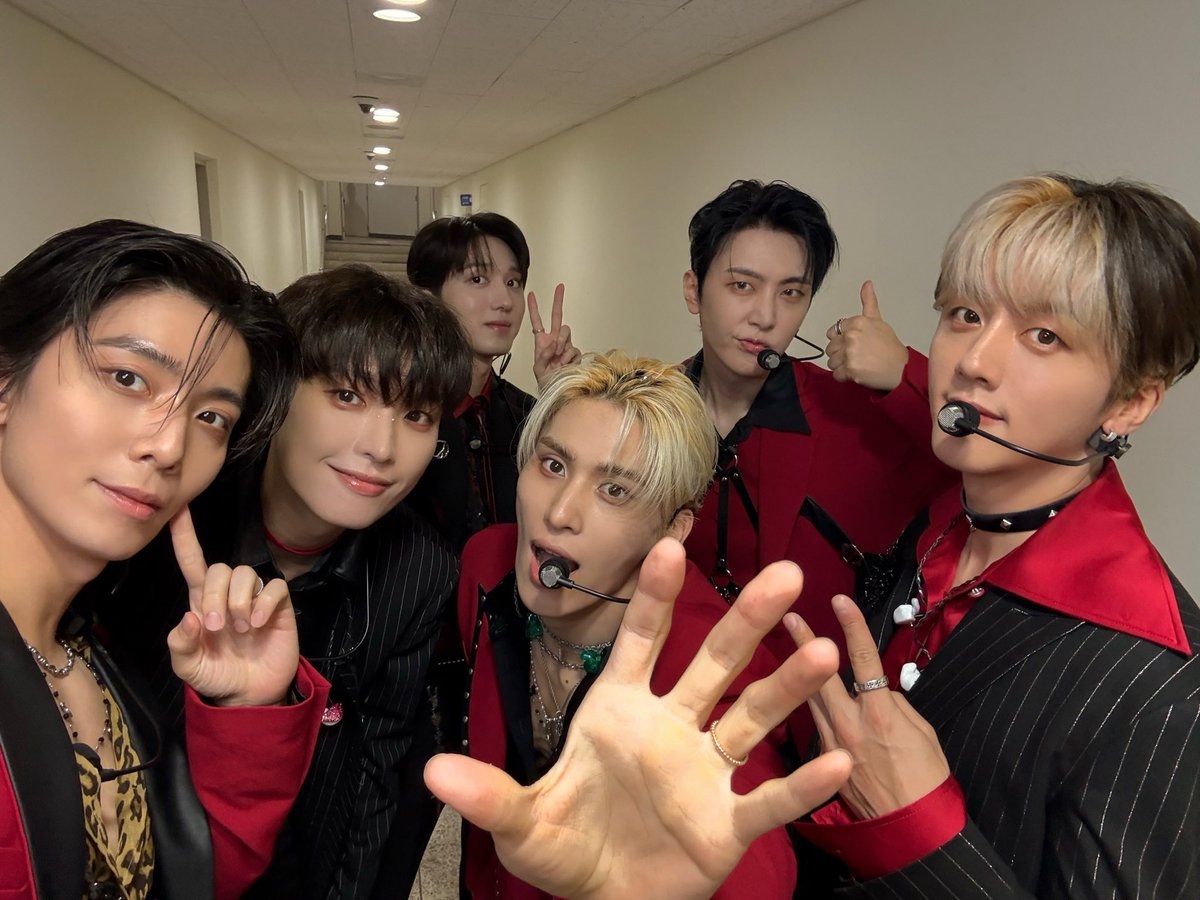 SF9official's tweet image. LOVE DAWN 빠샤❤️

#SF9 #HWIYOUNG