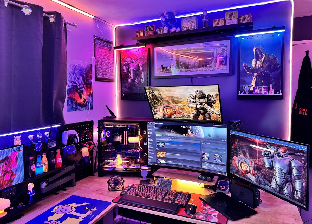RealFriedturkey's tweet photo. With my work/gaming setup complete thought I’d share some images, its taken a good while to build it up to this but I’m super happy with it. 😄 https://t.co/AoluQkG1Y9