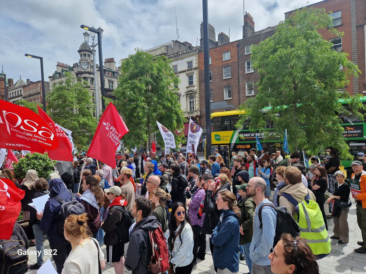 Militant_Left's tweet image. Militant Left at today&apos;s counter protest against the far right in Dublin. Workers&apos; movement must keep up the pressure against the far right&apos;s racism and hatred. #workersunity #stopracism