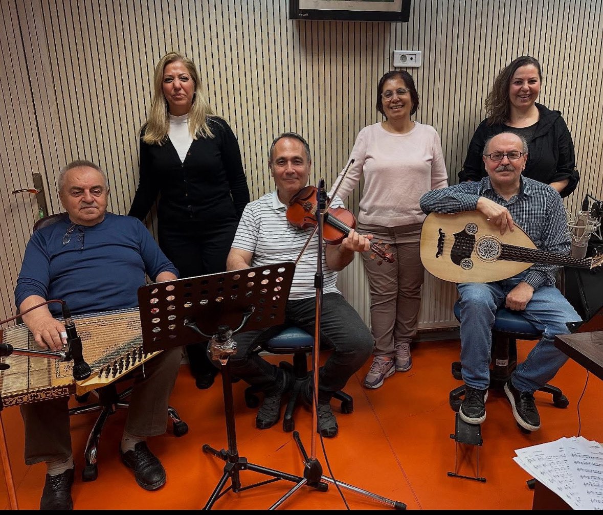 GÖNÜLDEN GÖNÜLE ŞARKILAR - HER PAZAR SAAT 18.25 ve 00.25’DE SİZLERLE…

Emine Ertürk Karaaslan’ın sunduğu “Gönülden Gönüle Şarkılar” programı her Pazar saat 18.25 ve 00.25’te.

Bu hafta İlhami Yıldız, Behzat Çiğiltepe Orhan Veli, Alev Yıldız ve Emine Altun var.