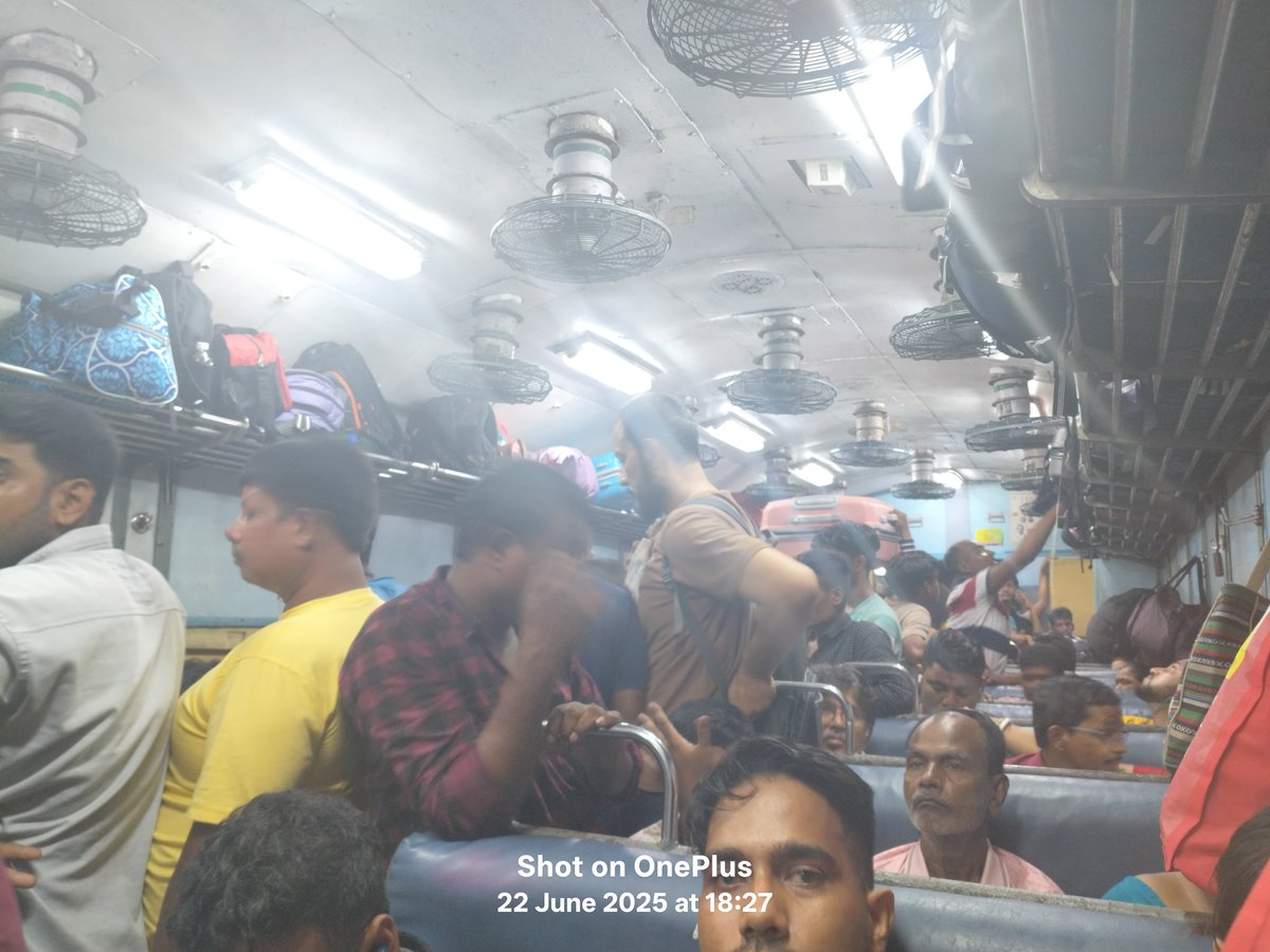 SarbenduBera's tweet photo. @RailwaySeva @drmhowrah Please look at the picture https://t.co/5kakOyPuee