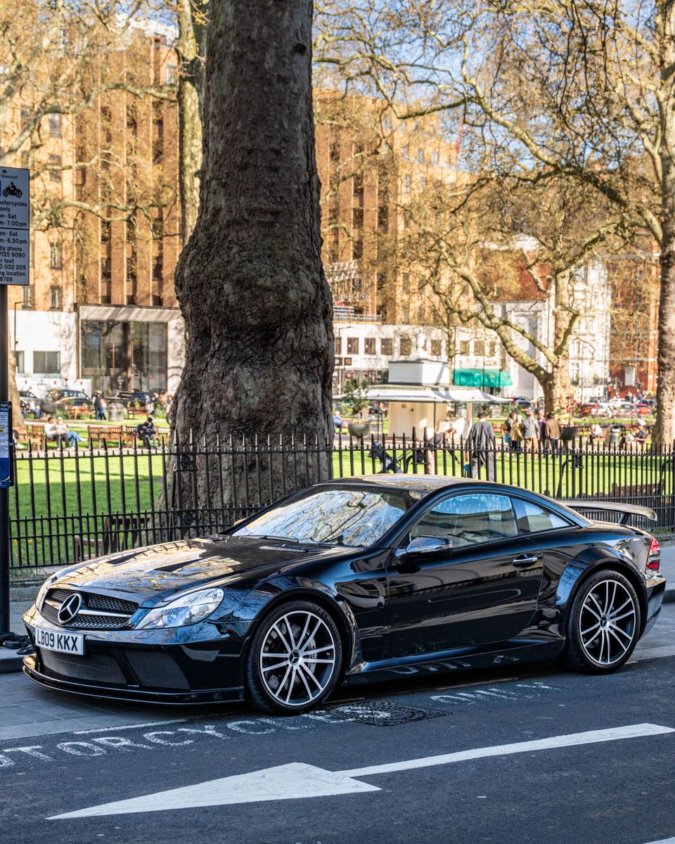 British summer essentials: good mates, great food, and grippy tyres ☀️

📸: <a href="/rchanphoto/">R C H A N</a> 

#Michelin