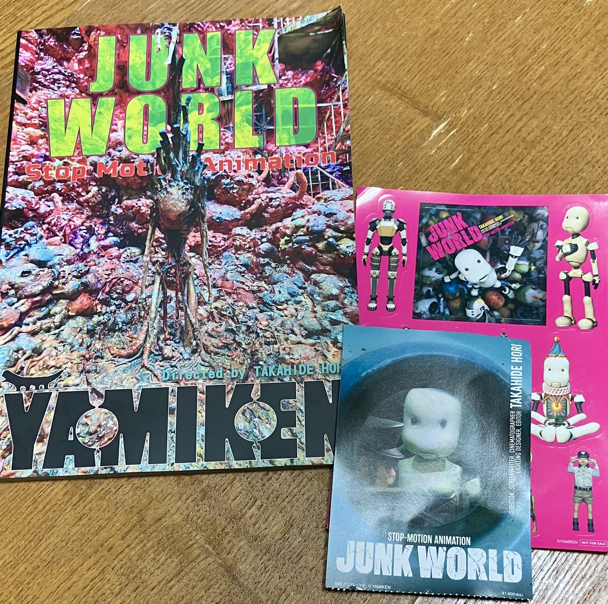 ゴニョゴニョ版ではセリフに笑い、吹替では造形や動きに集中〜。両方とも最高に楽しかった！！敬礼ピロピロピロピロピロピロ…(ダブル)ゴニョゴニョ版をまた観にいくー　#JUNKWORLD  #感想恐縮でーす #恐縮でーす #JUNKHEAD #堀貴秀