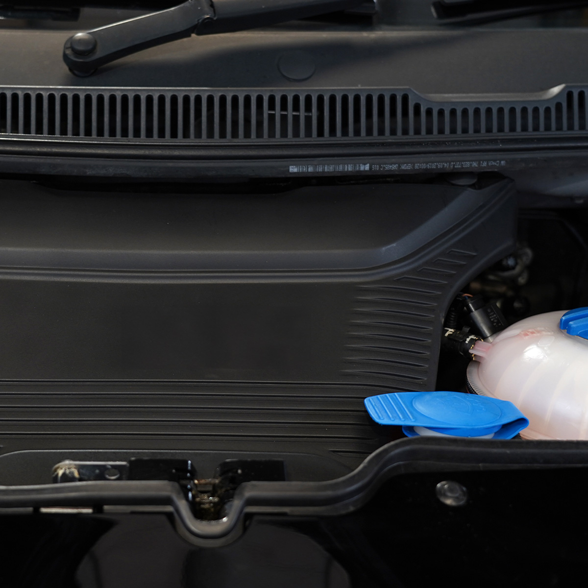 ⭐️ Check out this great review on our New Engine Covers! ⭐️

Grab an engine cover and tidy up your T6's engine bay. Available with or without TDI text! ✅

Shop Engine Covers here - veedubtransporters.co.uk/product-tag/vw…