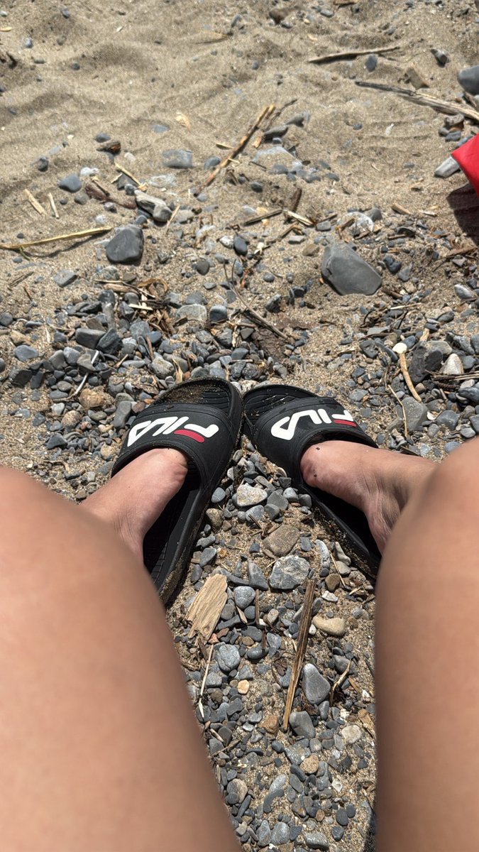 gdssJennIe's tweet photo. Disappeared for a day! But it was worth it🤭🤤☀️
#Summer #inthesand #feet #feetfetısh #goddess #findom #content https://t.co/CDxW5Zap2p