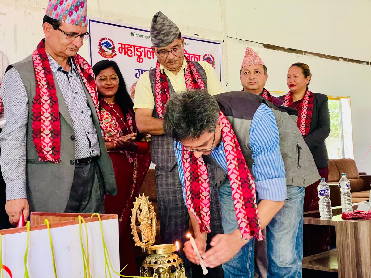 महांकाल गाउँपालिका गाउँसभाको १७ औँ अधिवेशनमा सहभागी हुन पाउनु मेरा लागि गर्व र खुशीको विषय हो। यस्तो महत्वपूर्ण अवसरमा निमन्त्रणा गरि सहभागी गराउनु भएकोमा आयोजक सम्पूर्ण टिमप्रति हार्दिक धन्यवाद प्रकट गर्दछु। गाउँपालिका र जनताको समृद्धिको दिशामा अग्रसर हुन यस्तो प्रकारका सभाहरूले