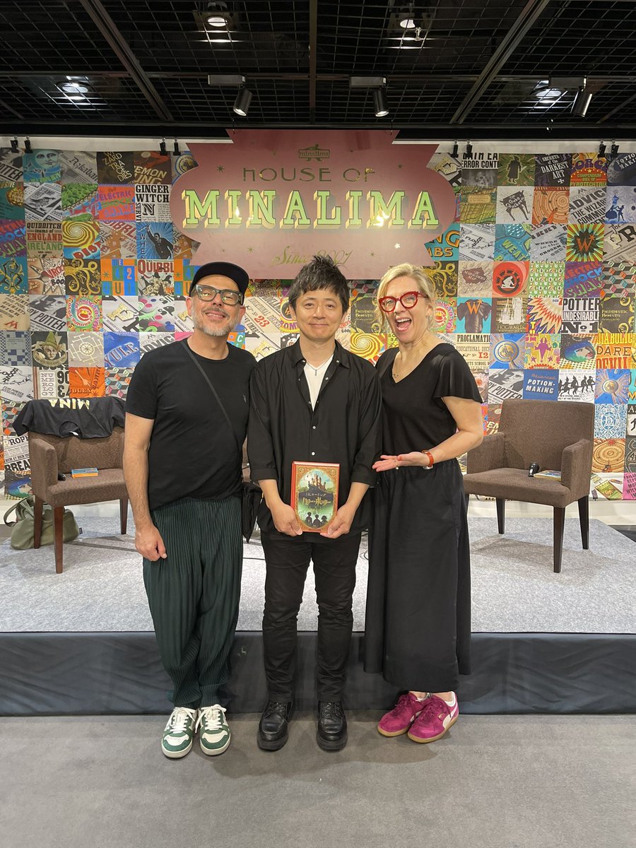 PEFORMART's tweet photo. ″ハリーポッター″、″ファンタスティックビースト″の世界感をデザインされた世界の″ミナリマ″。

その″ミナリマ″のミラフォラ・ミナさんとエドゥアルド・リマさんが先日来日されました✨

#minalima
#ミナリマ
#minalimajapan
#ミナリマジャパン https://t.co/bxX3F6IXi1