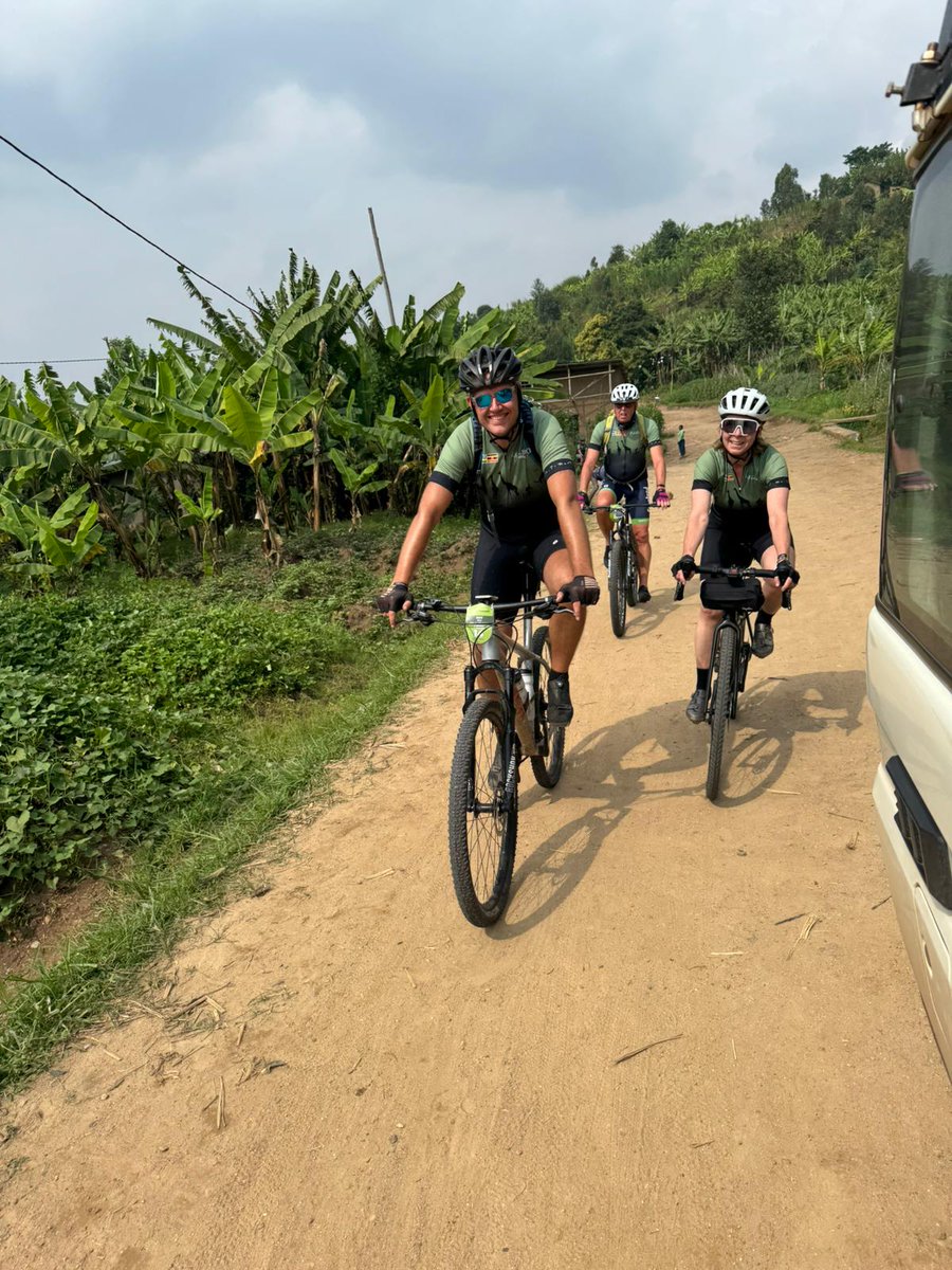 kamanzi_lilian's tweet photo. "Welcome to the land of a thousand hills Rwanda and the Pearl of Africa! 🇺🇬❤️ We're thrilled to host our amazing fundraisers from the Netherlands showing solidarity to Africa cycling for better health in Africa, Thank you !!! #SportsForHealth #BetterHealthForAfrica" https://t.co/hqc5ftl5hY