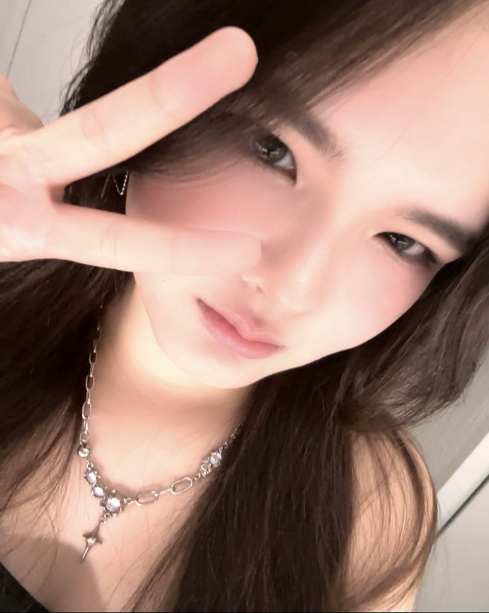 jrneyvs's tweet photo. little late but finally participating in a selca day !!
#WuHaoNiSelcaDay #WHNSD #WUHAO #우하오 #吴昊 #ウハオ https://t.co/8Nl4IzWTGl