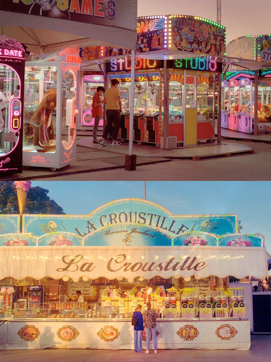 maximevisticot's tweet image. “Hey mais c’est toi qui fait des photos colorées des Foires à l’argentique ?” 🎞️🎡