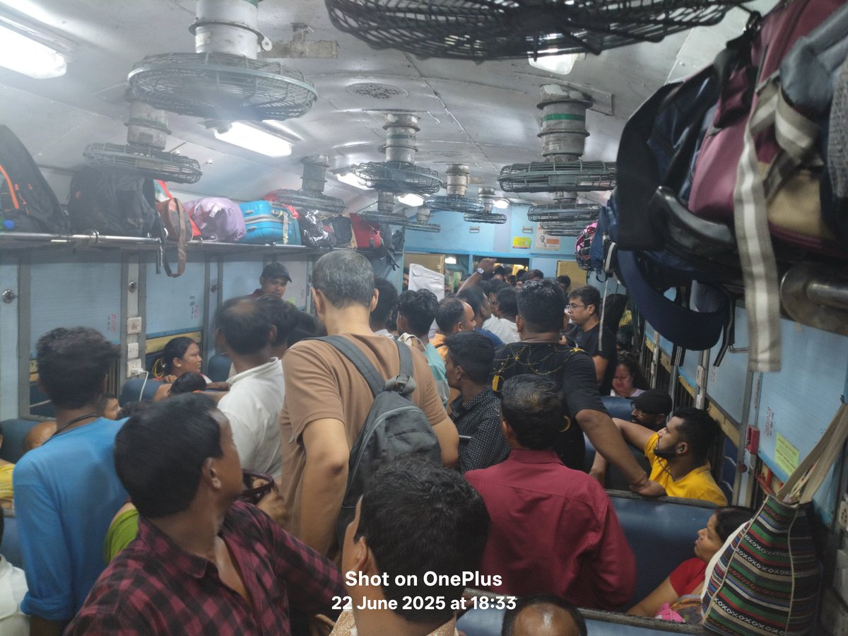 SarbenduBera's tweet photo. @RailwaySeva @drmhowrah Totally Disappointed with Your Services. https://t.co/KF5uol49Ww