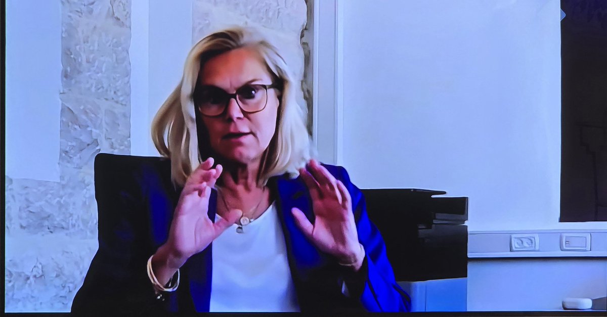 marcelbar8's tweet photo. De aanleiding is verschrikkelijk, maar het was een genot om de eloquente en deskundige Sigrid #Kaag weer te horen.

Maar Nederland verdiende Kaag niet, wel Faber. Dat zegt alles over de staat van ons land. En dat hebben we allemaal te danken aan #Yeşilgöz.  #Buitenhof @SigridKaag https://t.co/n0QnkpkDlz