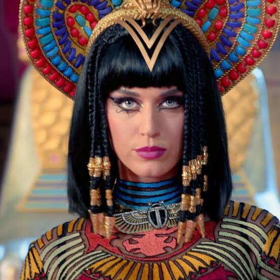 updatecultura's tweet photo. Katy Perry é a ÚNICA artista com 2 videoclipes que ultrapassaram 4 BILHÕES de visualizações no YouTube:

Roar — 4.1B
Dark Horse — 4B https://t.co/NVYJpzOckr