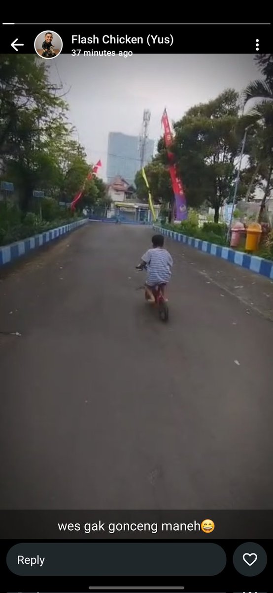 Bojangin0m's tweet photo. waduh diajari bapak e pedaan 
.
.
ibuk e ketir" iki, wedine minggat budal dewe https://t.co/SrbFa2ZON7
