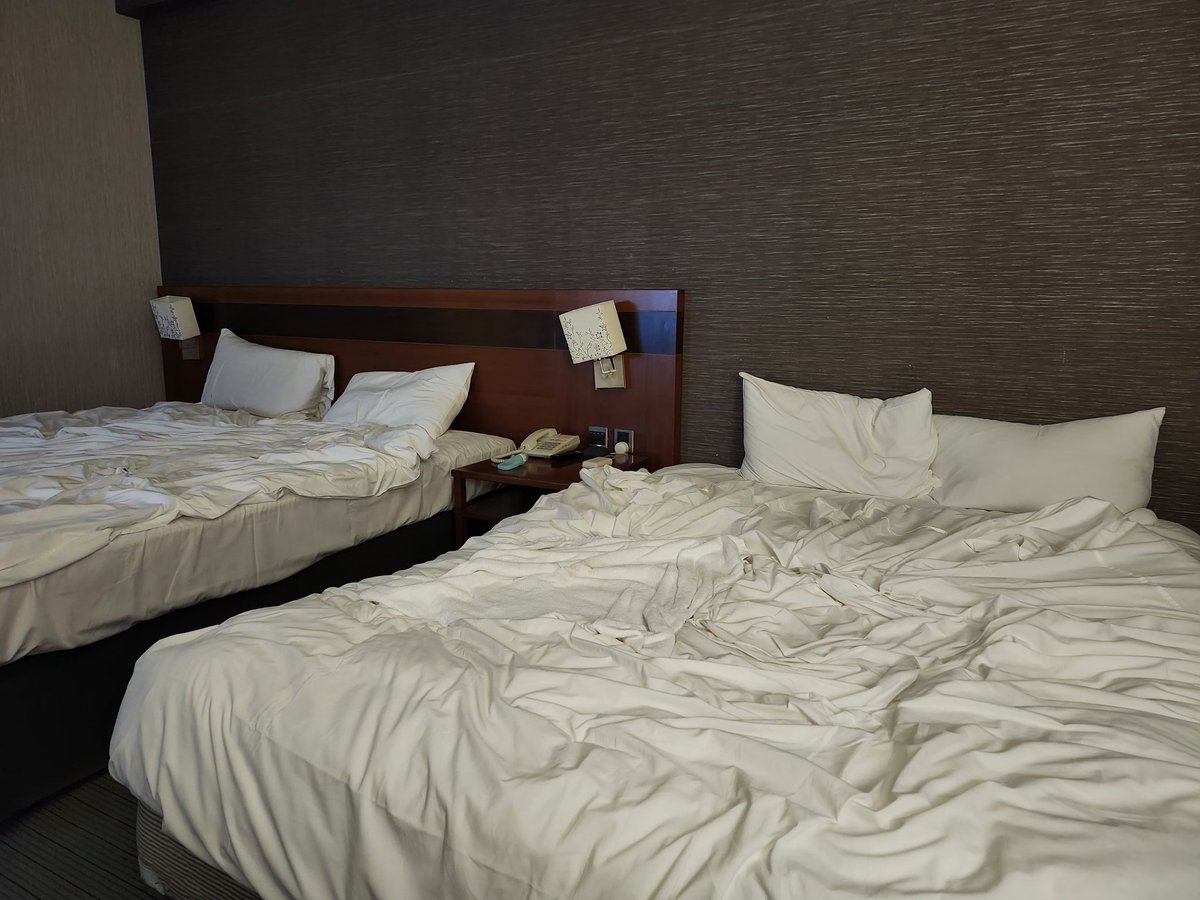 今天超好笑。

一到新竹轉運站就有個肌肉優菜敲，但撞號所以討論找個0來玩，結果他找到了一個1與不分，並約好1850飯店樓下見，但時間快到時他說有事耽擱晚點到，請我先去接另外兩位。

但直到結束，那個人都沒出現🤣反倒是被他約來的人跟我們(我、男友、地陪朋友)玩得很開心🤣

男友：難道他是37仔？