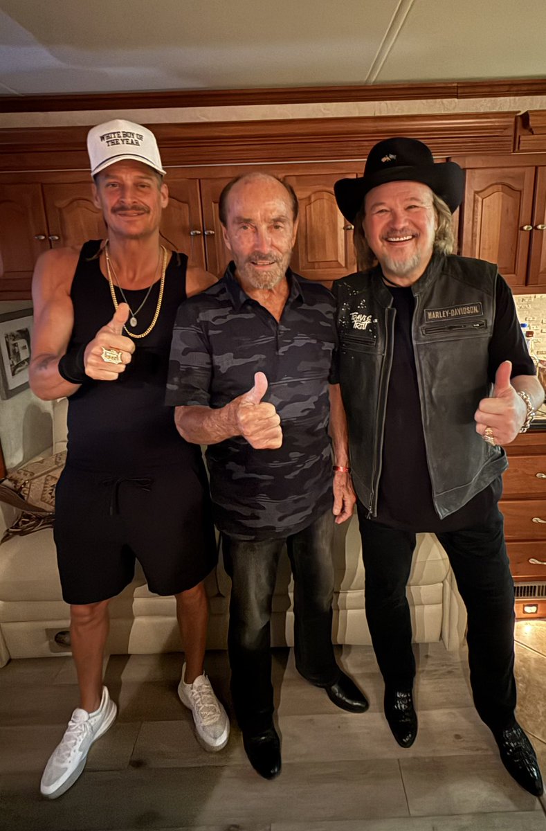 Lee Greenwood (@theleegreenwood) on Twitter photo Three people who love this country, love our President, and love making music. What a weekend at Rock the Country — one for the books! 🇺🇸🎸 #RockTheCountry #USA
<a href="/KidRock/">KidRock</a> <a href="/TravisTritt/">Travis Tritt</a> <a href="/rockthecountry_/">Rock The Country</a> Three people who love this country, love our President, and love making music. What a weekend at Rock the Country — one for the books! 🇺🇸🎸 #RockTheCountry #USA
<a href="/KidRock/">KidRock</a> <a href="/TravisTritt/">Travis Tritt</a> <a href="/rockthecountry_/">Rock The Country</a>