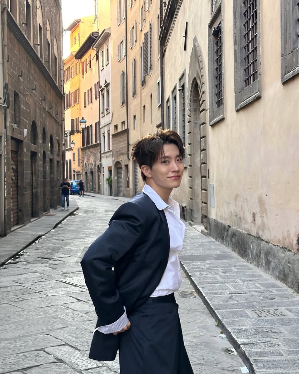 Minijae_Ars's tweet photo. YOUNGJAE'S IG POST : 

22/06/2025
@.333cyj333
🌙 : https://t.co/eFl6L6Yb5x

YOUNGJAE IN ITALY 
#YOUNGJAE_LUISAVIAROMAXEENK
#Youngjae #영재 #ยองแจ #GOT7
@YOUNGJAExArs @ChoiArs_YJ https://t.co/BpFsbjQGjj