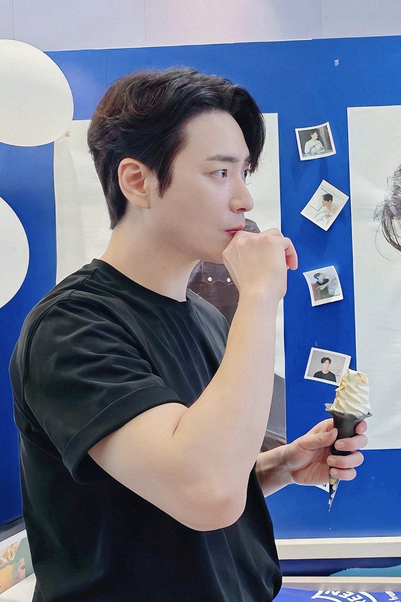 디케 tweet media