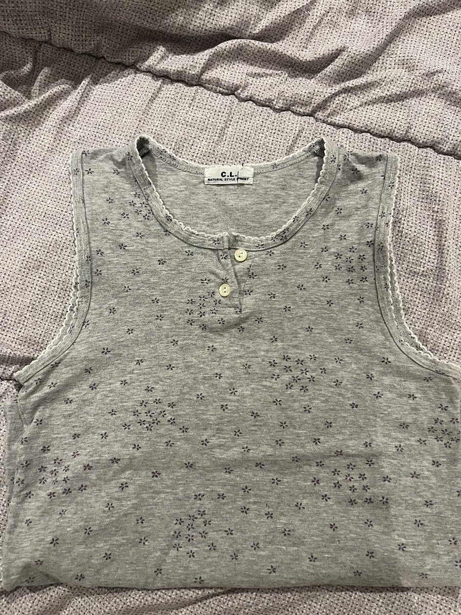 13thgi's tweet image. price 55
size s -m
อกได้ถึง 35-36 

#ส่งต่อเสื้อผ้า #ส่งต่อเสื้อผ้ามือสอง #เสื้อผ้ามือสอง #ส่งต่อcintage #ส่งต่อเสื้อผ้ามือ2  #โล๊ะตู้ #ส่งต่อstylist #ส่งต่อคสอมือ2