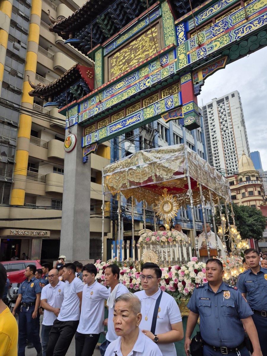 My first time attending the Eucharistic Procession from Sta. Cruz Church to Manila Cathedral in celebration of Corpus Christi Sunday. Ang ganda. Very solemn.