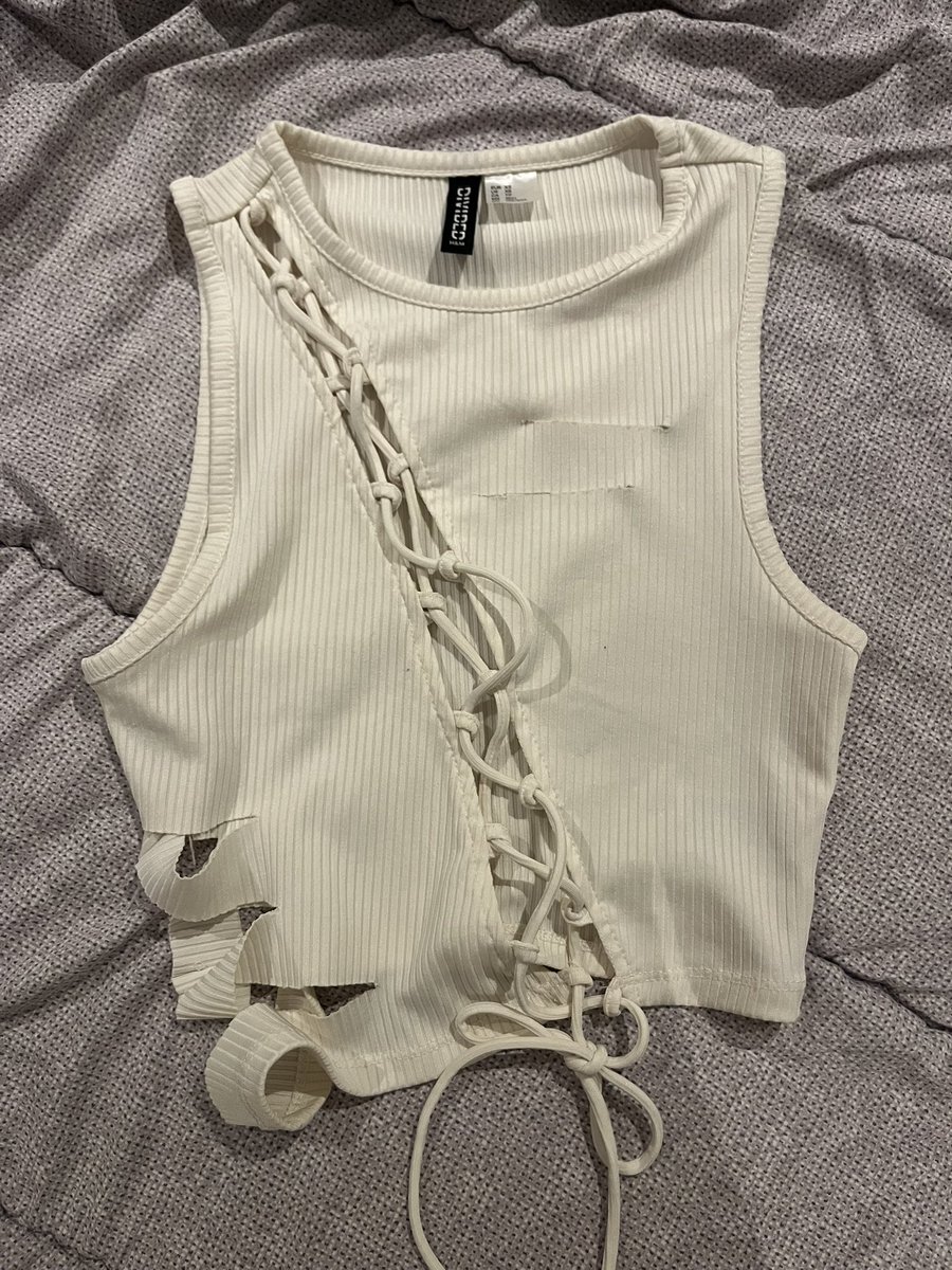 13thgi's tweet image. H&amp;amp;m 
price 45 
size xs 
อกได้ถึง 34-35  ยาว 36 

#ส่งต่อเสื้อผ้า #ส่งต่อเสื้อผ้ามือสอง #เสื้อผ้ามือสอง #ส่งต่อcintage #ส่งต่อเสื้อผ้ามือ2  #โล๊ะตู้ #ส่งต่อstylist #ส่งต่อคสอมือ2