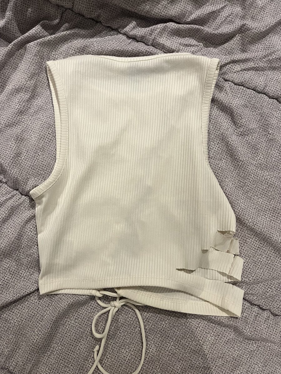 13thgi's tweet image. H&amp;amp;m 
price 45 
size xs 
อกได้ถึง 34-35  ยาว 36 

#ส่งต่อเสื้อผ้า #ส่งต่อเสื้อผ้ามือสอง #เสื้อผ้ามือสอง #ส่งต่อcintage #ส่งต่อเสื้อผ้ามือ2  #โล๊ะตู้ #ส่งต่อstylist #ส่งต่อคสอมือ2