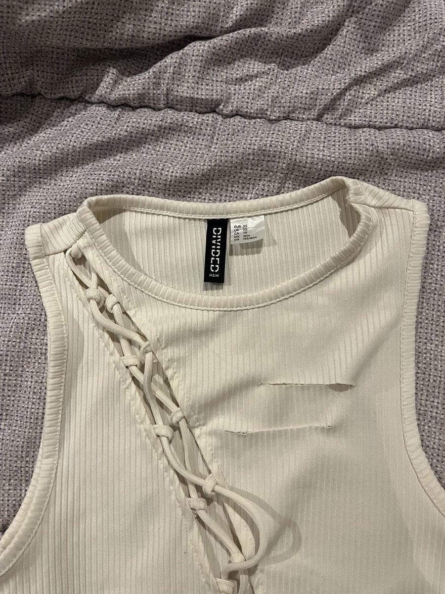 13thgi's tweet image. H&amp;amp;m 
price 45 
size xs 
อกได้ถึง 34-35  ยาว 36 

#ส่งต่อเสื้อผ้า #ส่งต่อเสื้อผ้ามือสอง #เสื้อผ้ามือสอง #ส่งต่อcintage #ส่งต่อเสื้อผ้ามือ2  #โล๊ะตู้ #ส่งต่อstylist #ส่งต่อคสอมือ2