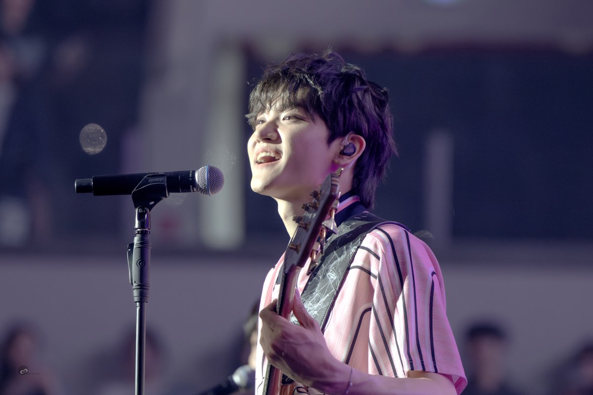 250504 와장창 막콘

내 맘이 밤일 때
한번쯤 그림자를 녹일 수 있게
날 비춰줄래?

#LUCY #루시 #조원상