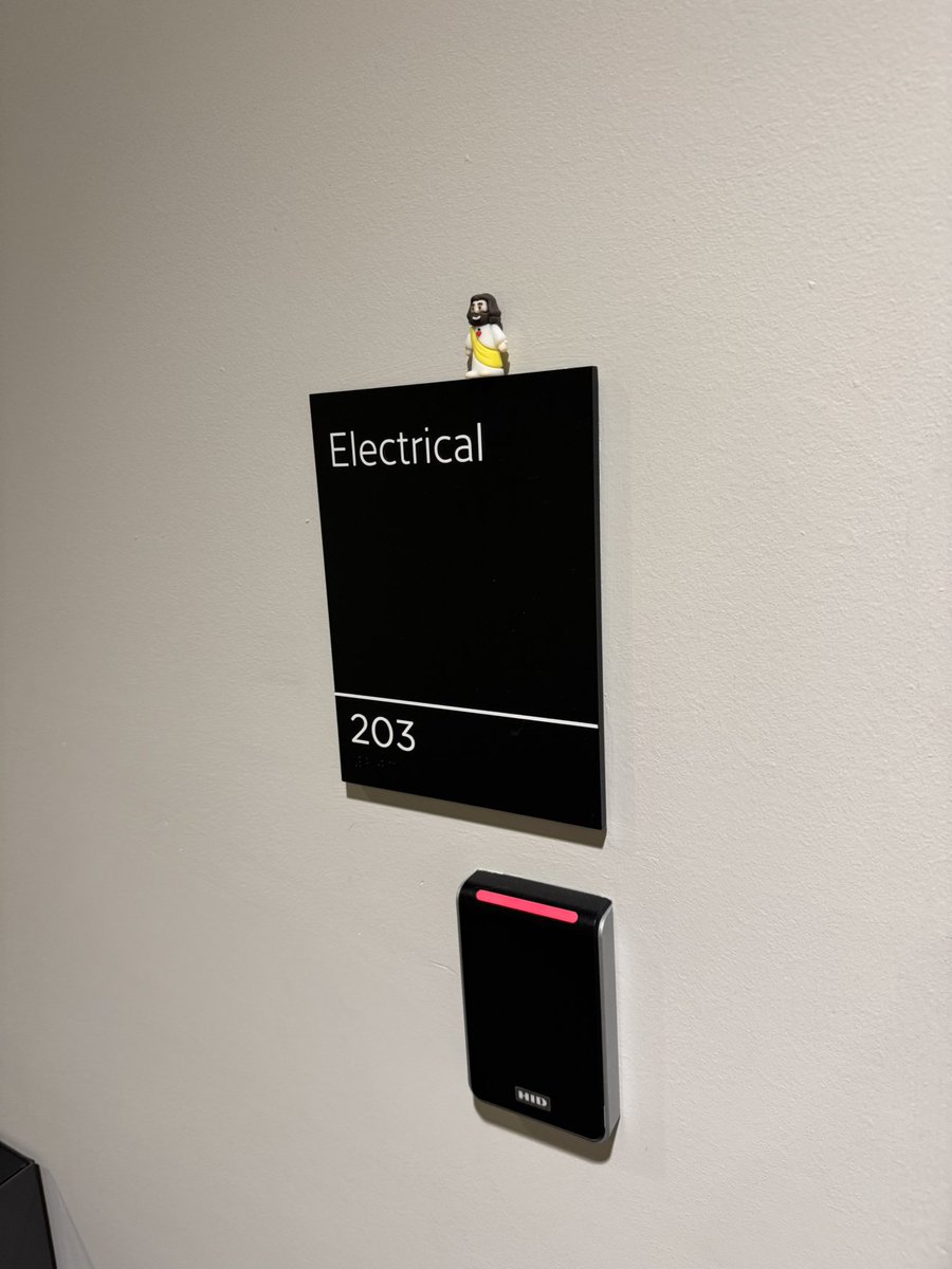 FatDag's tweet image. Hope whoever found him - got a huge smile and filled a small piece of their heart with joy! #findingJesus