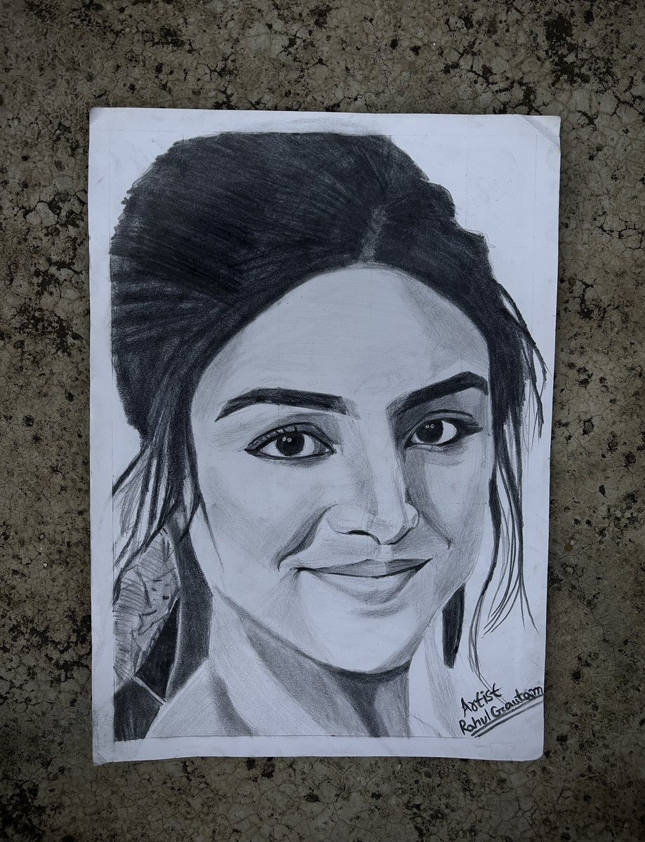 Rahul42885387's tweet photo. "Bringing Wamiga Gabbi to life, one pencil stroke at a time. 🖤✏️
Taking commissions — DM me to get your own portrait! 🎨✨
"

#PencilSketch #PortraitDrawing #SketchArtist #WamiqaGabbi #GraphiteArt #DrawingOfTheDay #ArtDaily #RealisticDrawing #PencilArt #Sketchbook https://t.co/XutP7HixPA