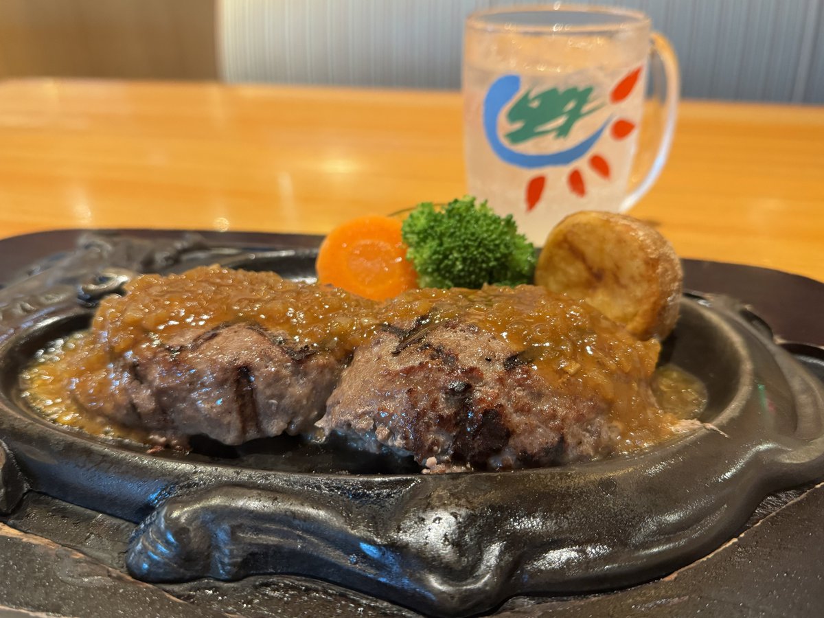 hcs_rb's tweet photo. 藤枝初上陸
いわきもだったけど、歓迎力が半端なさすぎて感動！お茶・さわやか・焼津の地魚握りとグルメもとても充実！
勝ち点3の最高のお土産を久々に持って帰れて幸せだ！
#コンサポ藤枝遠征 https://t.co/cfNnnWnIzU
