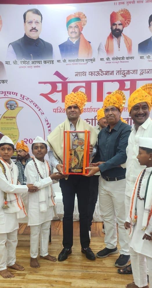 swankhede_IRS's tweet image. Honoured to attend an event in Hingoli by Sevasadan — a selfless group educating orphaned children and providing shelter, food, and hope. Their dedicated team truly reflects the spirit of service. Proud to support this noble grassroots cause, Jai Hind 🇮🇳