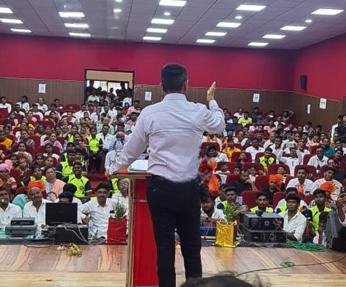 swankhede_IRS's tweet image. Honoured to attend an event in Hingoli by Sevasadan — a selfless group educating orphaned children and providing shelter, food, and hope. Their dedicated team truly reflects the spirit of service. Proud to support this noble grassroots cause, Jai Hind 🇮🇳