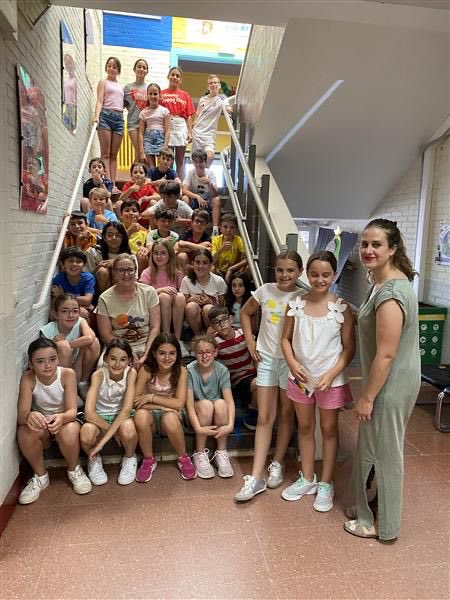 Los niñ<a href="/s/">『S』</a> de 5º de primaria, realizaron las tarjetas navideñas y con la ventaen el mercadillo solidario.

Lo recaudado se destina a la AECC, Asociación Española contra el Cáncer (DELEGACIÓN DE ÍSCAR ),

¡Muchas gracias!

<a href="/educacyl/">Educación JCyL</a>
<a href="/cfievalladolid/">CFIE VALLADOLID</a> 
<a href="/villadeiscar/">villadeiscar</a>
#tarjetasnavideñas