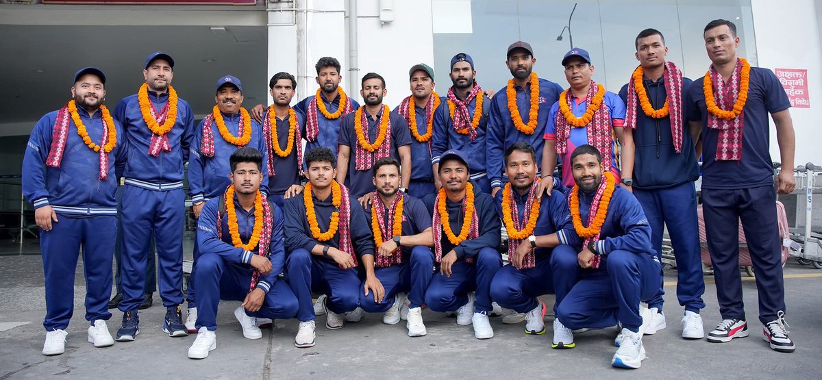 नेपाली राष्ट्रिय क्रिकेट टोली स्कटल्याण्डमा सम्पन्न आइसीसी विश्वकप लिग-२ र टि२०आई त्रिकोणात्मक सिरिज खेलेर स्वदेश फर्किएको छ ।