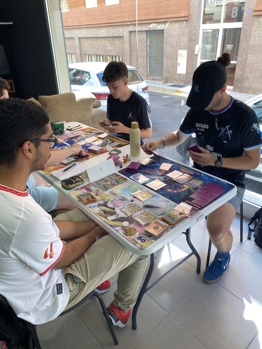 Algunos de nuestros remolinos están jugando en el torneo organizado por <a href="/TeamAboraTCG/">TeamAboraTCG</a> , les deseamos mucha suerte!

Os dejamos con algunas fotos del torneo👇🏻

#IRL🌪️⚡️ #PlayPokemon ❗️