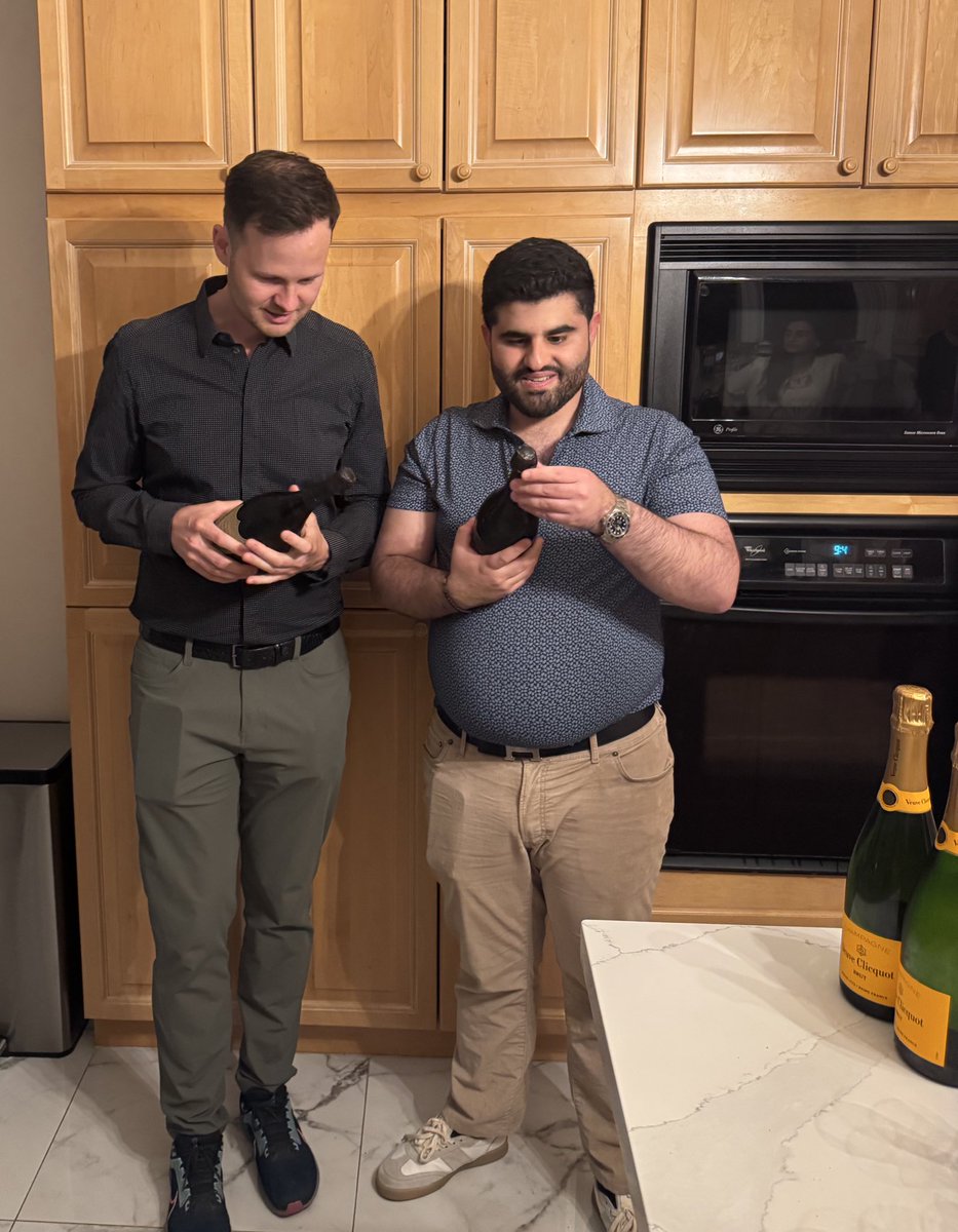 justinzw's tweet image. A fantastic weekend of celebrating the @UofTNeuroSurge 2025 graduating class- Ali, Kyle, Mat, Nebras, and Vince. Great friends, mentors, and role models- each leaving an indelible mark on the program that will not be forgotten, each sure to achieve even greater accomplishments