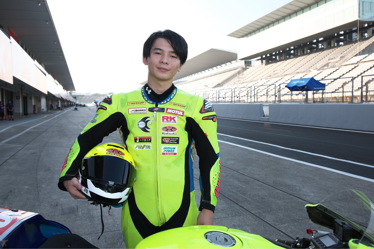Etching_Factory's tweet photo. 合同テスト、テストセッションを終えて、鈴鹿8耐ウィークに向けて準備を進めているところですが、改めて鈴鹿8耐の体制について報告します。
2025年 鈴鹿8時間耐久ロードレース
Rider BLUE:花村峻一 (Shunichi Hanamura)
Rider YELLOW:永山翔太 (Shota Nagayama)
Machine:YAMAHA YZF-R1(2025)
第一ライダーとなるRider BLUEは、一昨年、昨年と鈴鹿8耐へ出場経験のある花村峻一。
第二ライダーのRider YELLOWは、今シーズンから国際ライセンスへ昇格した永山翔太が初出場。
チームとしては2017年以来、8年ぶりとなる鈴鹿8耐の舞台。
その2017年の鈴鹿8耐はチェッカーを受けたものの、周回数不足により完走扱いとならず。
8耐の忘れ物を獲りに、花村と永山の二人のライダーで8時間後のチェッカーを目指します。
8月3日(日) 決勝の鈴鹿8耐の舞台に向けて、しっかりと準備を進めていきます!
#鈴鹿8耐
#鈴鹿8時間耐久ロードレース
#エッチングファクトリー
#EtchingFactory