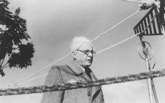 Este hilo que hice en 2019 es de Chaim Rumkowski, y el Mossad es idéntico a él