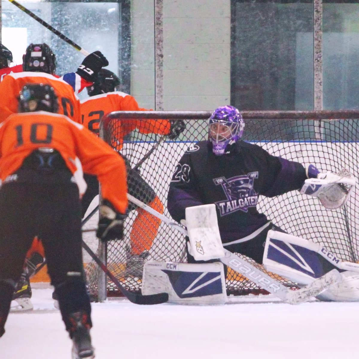 PalmateersM's tweet photo. Battling the Black Bulls in Burlington #arl hockey a couple weeks back. We came out on top 3–2 despite a short bench and hard fight from the other side. #goalielife #hockeylife #beerleague #goalie #arlburlington #ebug #tailgaters #insta360pro #livebarn https://t.co/mK7IBdwNQj